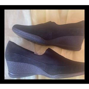 NWT Joan and David Black Wedge Heel Blackshoes